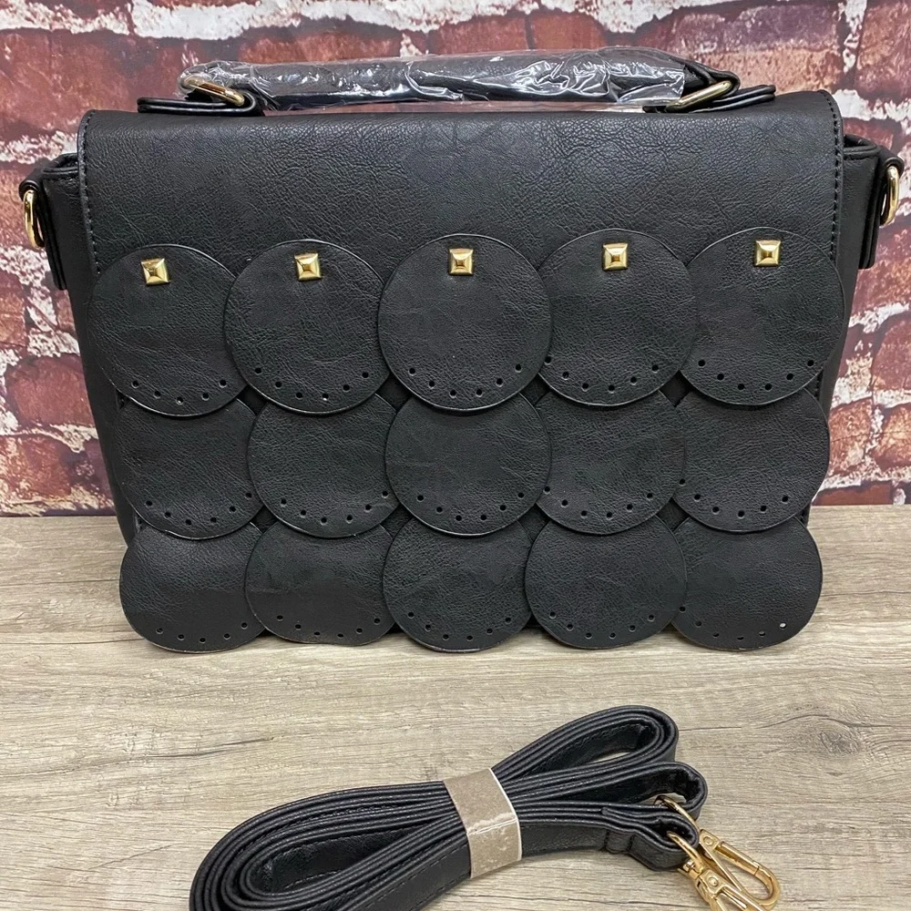 She's classy black handbag - Picture 3 of 4